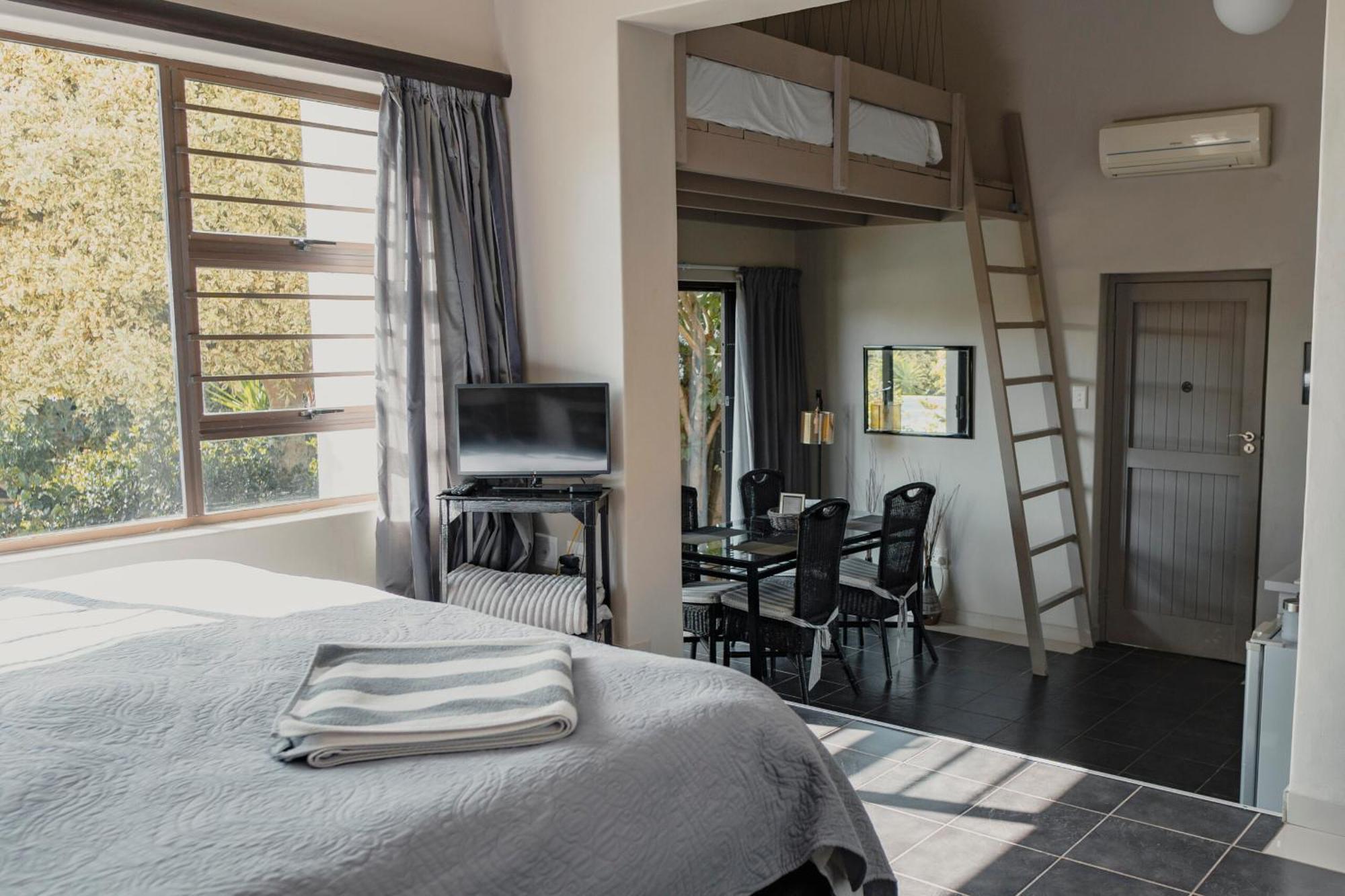 The Ocean Bay Luxury Guesthouse Jeffreys Bay Exterior photo